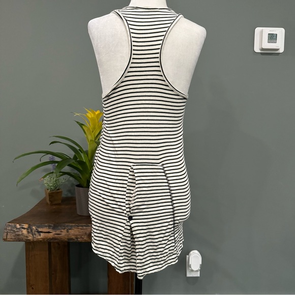 Urban Behaviour Tank Top - Picture 3 of 11